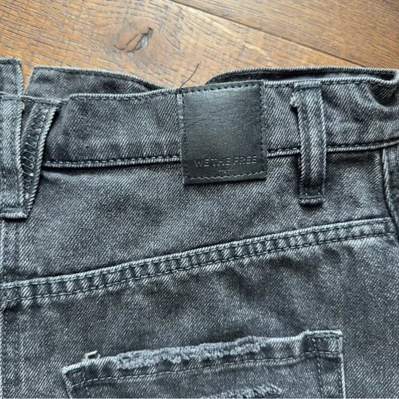 NWT- Free People Brea Cut Off dark Denim
Skirt size 28 - Picture 5 of 13